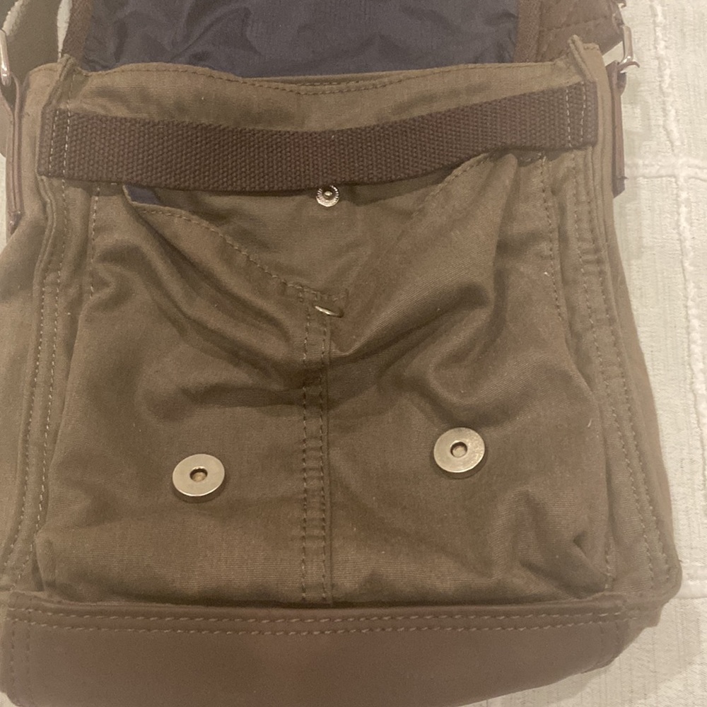 Tommy Hilfiger crossbody messenger bag. - Picture 4 of 8
